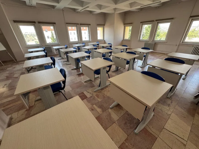 Uşak Kız Yurdu — Etüt Salonu