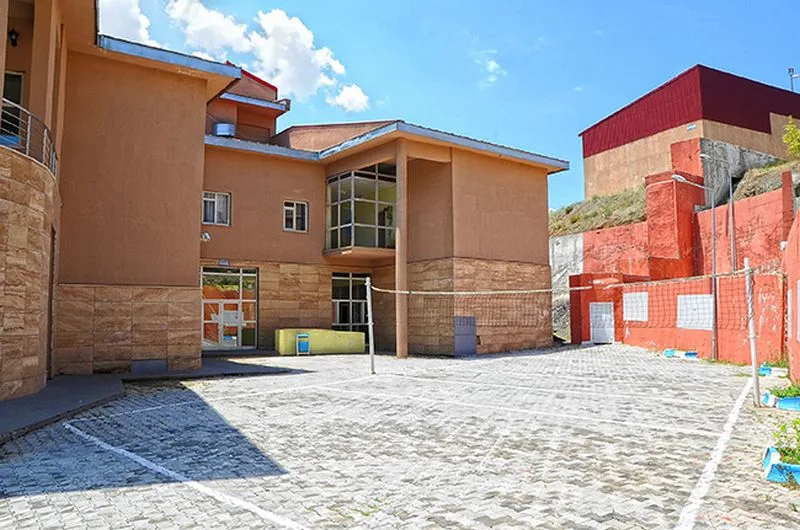 Gevaş Öğrenci Yurdu — Yurt Dış Görünüm